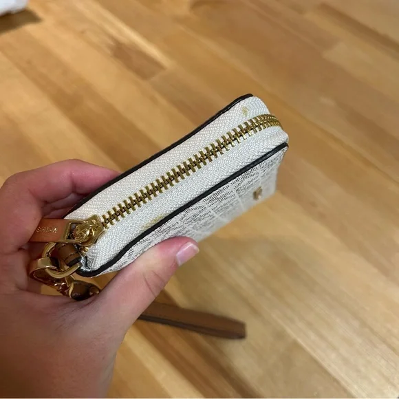 Michael Kors Jet Set Signature Logo Smartphone Wristlet - Picture 2 of 11